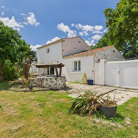 Prázdninový dům Belle Et Spacieuse Maison Au Calme Pour 8 *